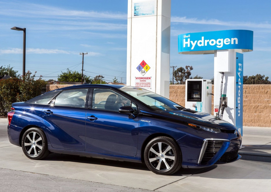 Toyota бесплатно раскроет патенты на автомобильный водородный двигатель по примеру Элона Маска