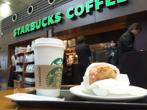Starbucks приобретает японского партнера чуть менее чем за $1 млрд.