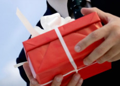 Business, as a gift to the beloved woman 