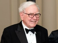 Баффет пожертвовал на благотворительность 2 млрд долларов