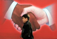 Крупнейшие финансовые группы мира массово ринулись на континент, чтобы застолбить позиции на самом динамичном рынке