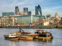 Инвесторы меняют акции на коммерческую недвижимость