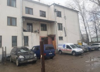 Отдельно стоящее здание коммерческого назначения 1000 кв.м. в Черновцах