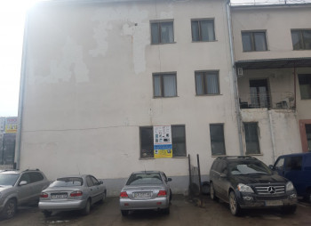 Отдельно стоящее здание коммерческого назначения 1000 кв.м. в Черновцах