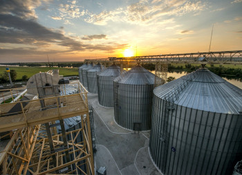 Зерновые элеваторы и склады по хранению зерна в Украине