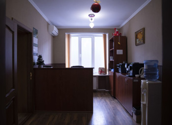 Продаж промислово-складських приміщень з офісом 2900 м2 та ділянкою 1,9 га, Хмельницька область, Богданівці