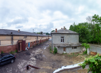 Продається група комерційних приміщень 4690 м2 у м. Чернівці біля залізничного вокзалу