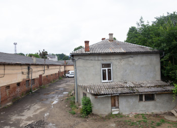 Продається група комерційних приміщень 4690 м2 у м. Чернівці біля залізничного вокзалу