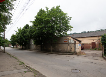 Продається група комерційних приміщень 4690 м2 у м. Чернівці біля залізничного вокзалу