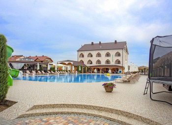 Roksolana hotel in Zaliznyi Port (Zhelezny Port)