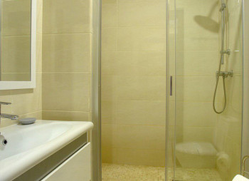 Roksolana hotel in Zaliznyi Port (Zhelezny Port)