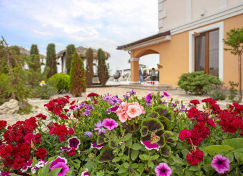 Roksolana hotel in Zaliznyi Port (Zhelezny Port)