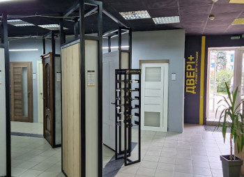Продаж салону-магазину "ДВЕРІ+ВІКНА" у м. Чернігів
