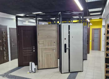 Продаж салону-магазину "ДВЕРІ+ВІКНА" у м. Чернігів