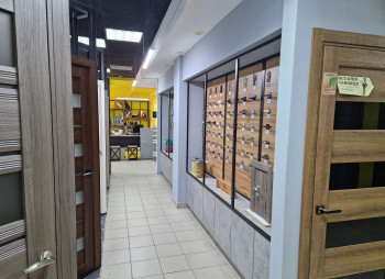 Продаж салону-магазину "ДВЕРІ+ВІКНА" у м. Чернігів