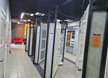 Продаж салону-магазину "ДВЕРІ+ВІКНА" у м. Чернігів