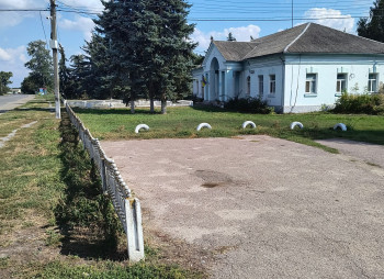 Продажа офисного здания 245 м² с дополнительным участком 0.45 га у трассы Н07 Киев–Сумы