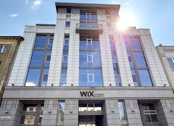 Продажа офисного здания 4 855 м² с арендаторами в Днепре