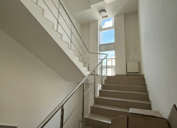 Продажа офисного здания 4 855 м² с арендаторами в Днепре