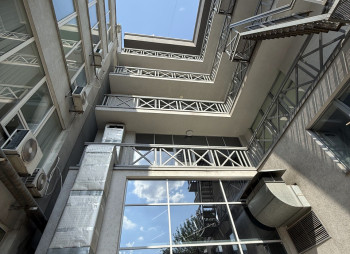 Продажа офисного здания 4 855 м² с арендаторами в Днепре