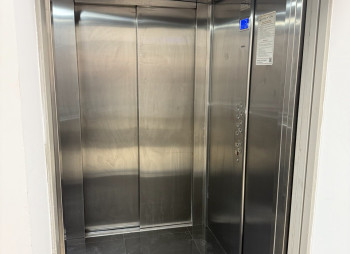 Продажа офисного здания 4 855 м² с арендаторами в Днепре