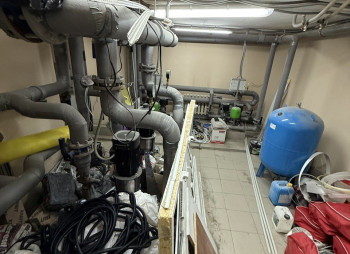 Продажа офисного здания 4 855 м² с арендаторами в Днепре