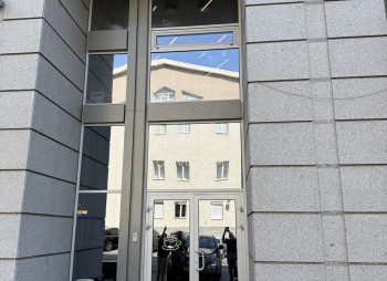 Продажа офисного здания 4 855 м² с арендаторами в Днепре