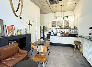 Продажа офисного здания 4 855 м² с арендаторами в Днепре