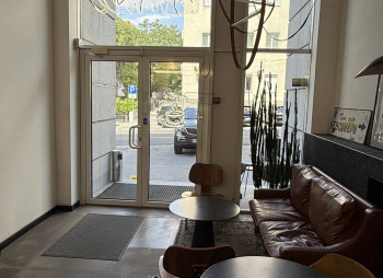 Продажа офисного здания 4 855 м² с арендаторами в Днепре