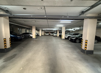 Продажа офисного здания 4 855 м² с арендаторами в Днепре