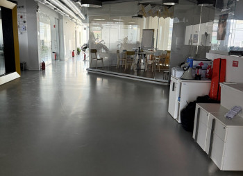 Продажа офисного здания 4 855 м² с арендаторами в Днепре