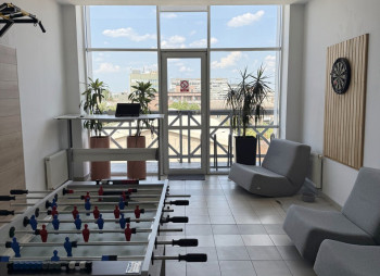 Продажа офисного здания 4 855 м² с арендаторами в Днепре