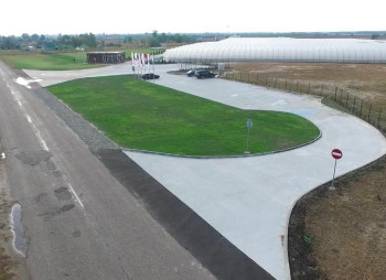 90 ha Strawberry Greenhouse Complex in the Kyiv Region for Sale
