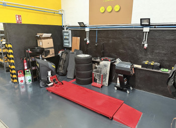 Продажа действующего автосервиса в Алтее, Испания