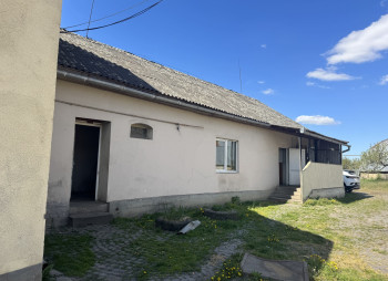 Продаж виробничо-складського комплексу 1 552,6 м2, 0,41 га у Закарпатській області
