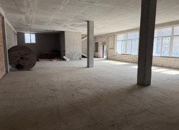 Продажа отдельно стоящего фасадного здания 1 775 м² возле метро «Нивки», Киев