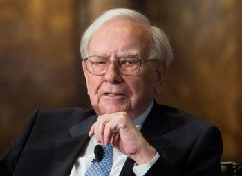 Компания У. Баффета докупила 12,4 млн. акций Apple во втором квартале
