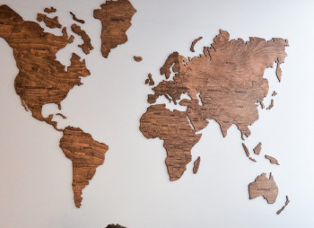 Украинская деревянная карта привлекла $100 тыс. на Kickstarter