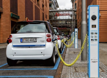 Чехия, Польша и Словакия хотят привлечь 17 млн. евро от ЕИБ на станции зарядки электрокаров