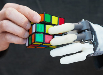 Фонд SMRK инвестировал в украинского разработчика роборуки Esper Bionics