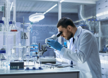 Фармацевтика остается одной из наиболее инвестпривлекательных отраслей в Украине