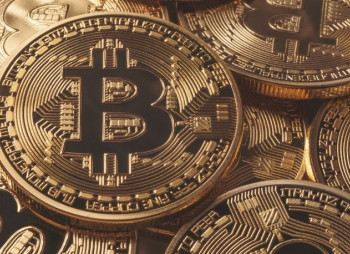 Капитализация биткоина достигла почти $1 трлн