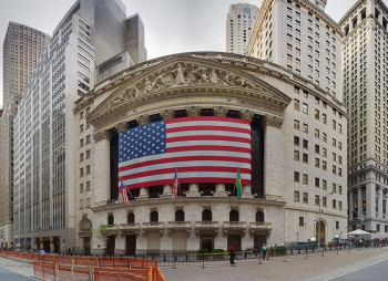 Китайские компании привлекли $11 млрд на биржах США с начала года