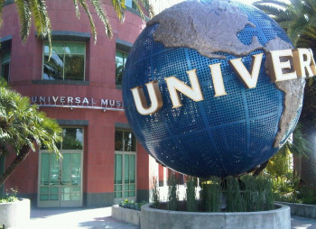 Французский медиаконгломерат Vivendi SA продает 10% акций UMG