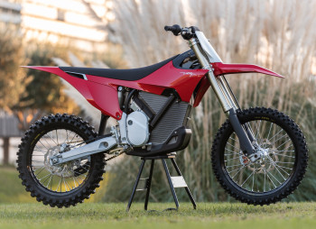 Индийская Eicher Motors инвестирует в испанского производителя электробайков Stark