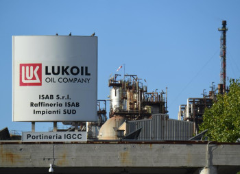 Италия хочет национализировать завод «Лукойла» - крупнейший НПЗ в стране