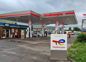 Канадская Couche-Tard покупает 2200 заправочных станций TotalEnergies в Европе за $3,3 млрд