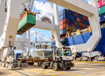 Macquarie Asset Management продает оператора морских терминалов Ceres Terminals конкурирующей Carrix