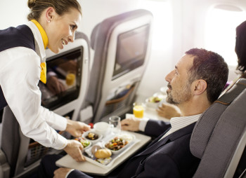 Німецька Lufthansa продає кейтеринговий бізнес LSG Group