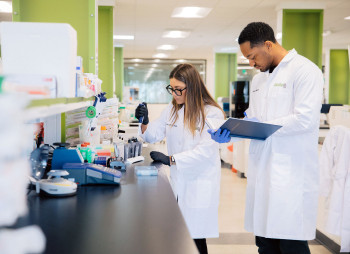 Французька Sanofi придбає американський проєкт розробки ліків INBRX-101 приблизно за $2,2 млрд